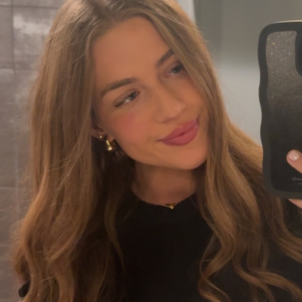 Meet your Posher, Caroline